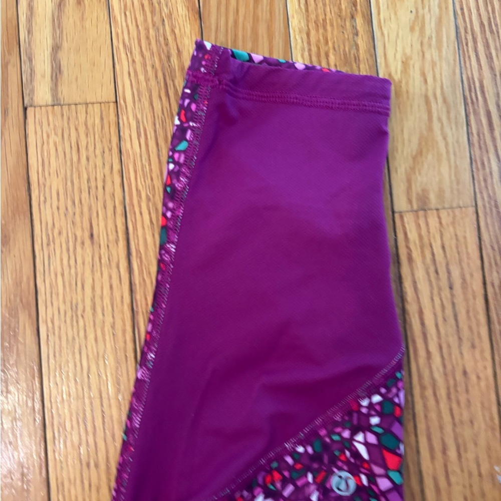 Lululemon Mosaic Print Cropped Leggings Size 4 - Picture 9 of 11